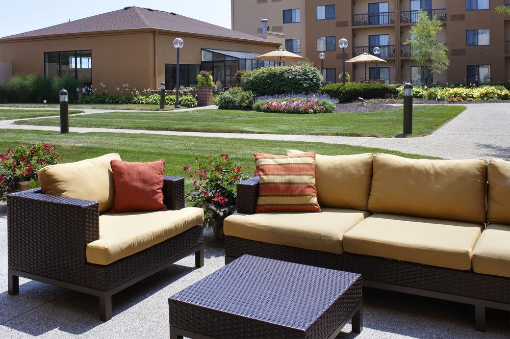מלון Courtyard By Marriott Indianapolis Airport מראה חיצוני תמונה