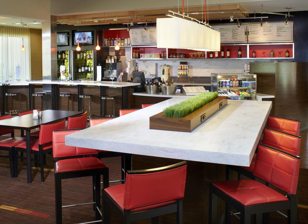 מלון Courtyard By Marriott Indianapolis Airport מראה חיצוני תמונה