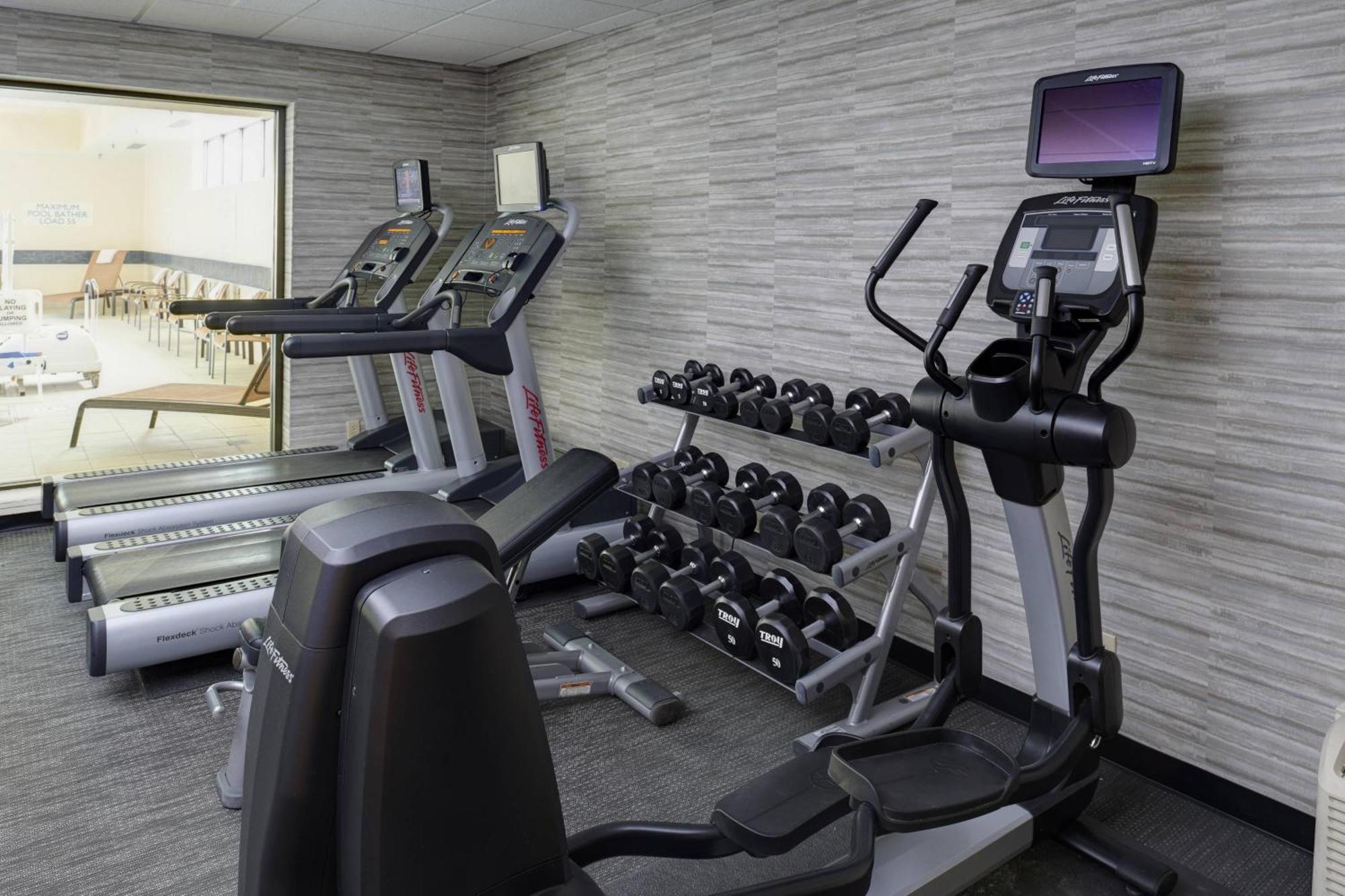 מלון Courtyard By Marriott Indianapolis Airport מראה חיצוני תמונה