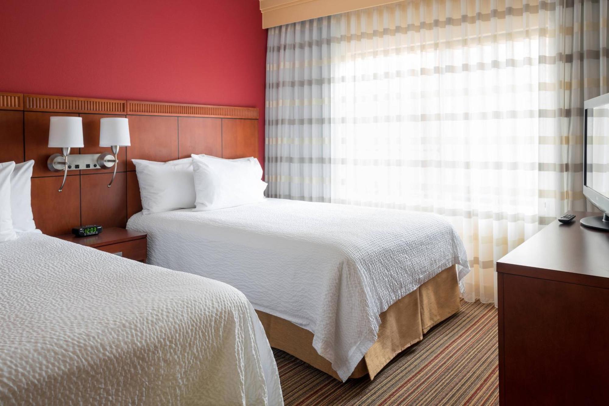 מלון Courtyard By Marriott Indianapolis Airport מראה חיצוני תמונה