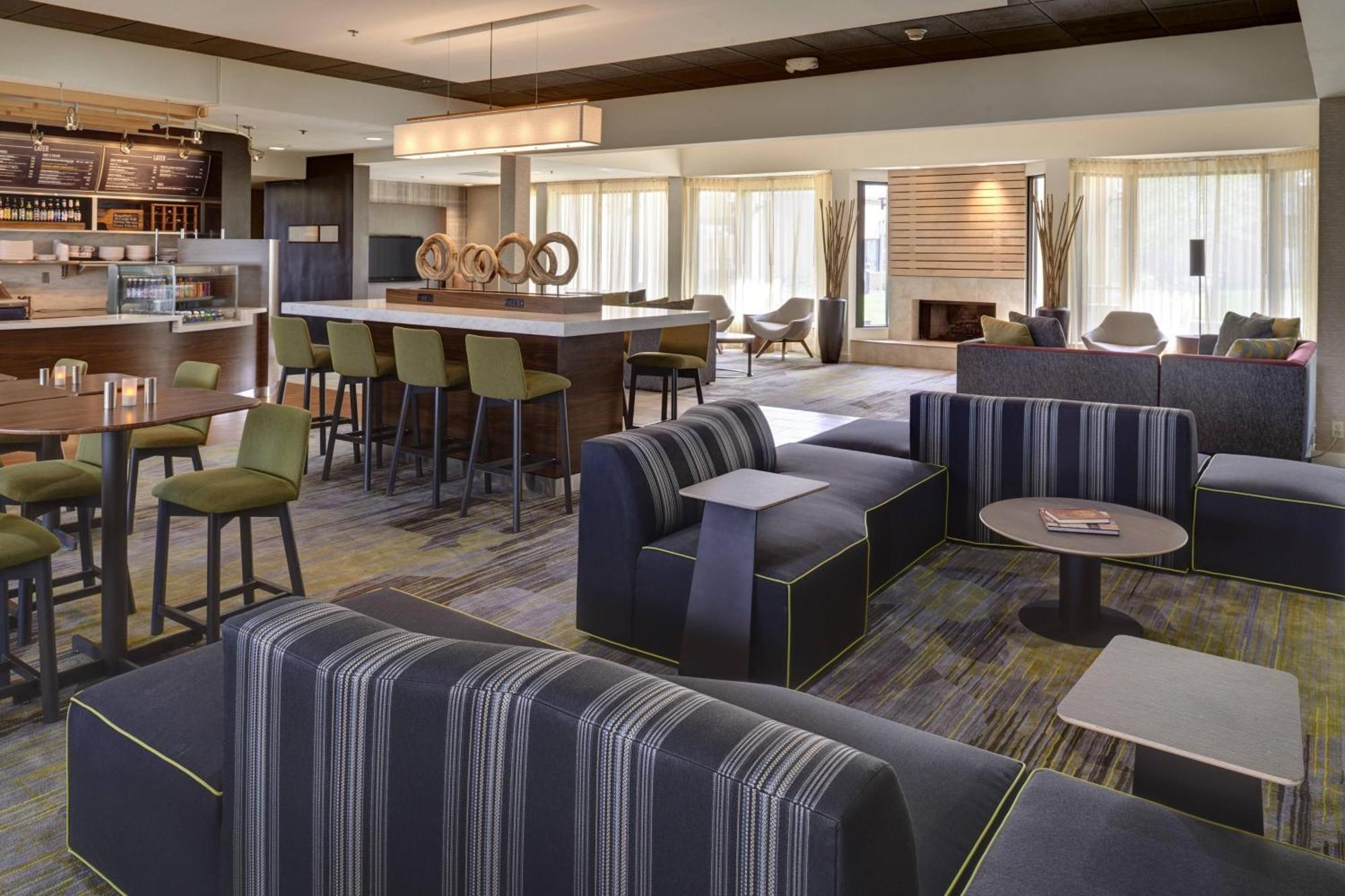 מלון Courtyard By Marriott Indianapolis Airport מראה חיצוני תמונה