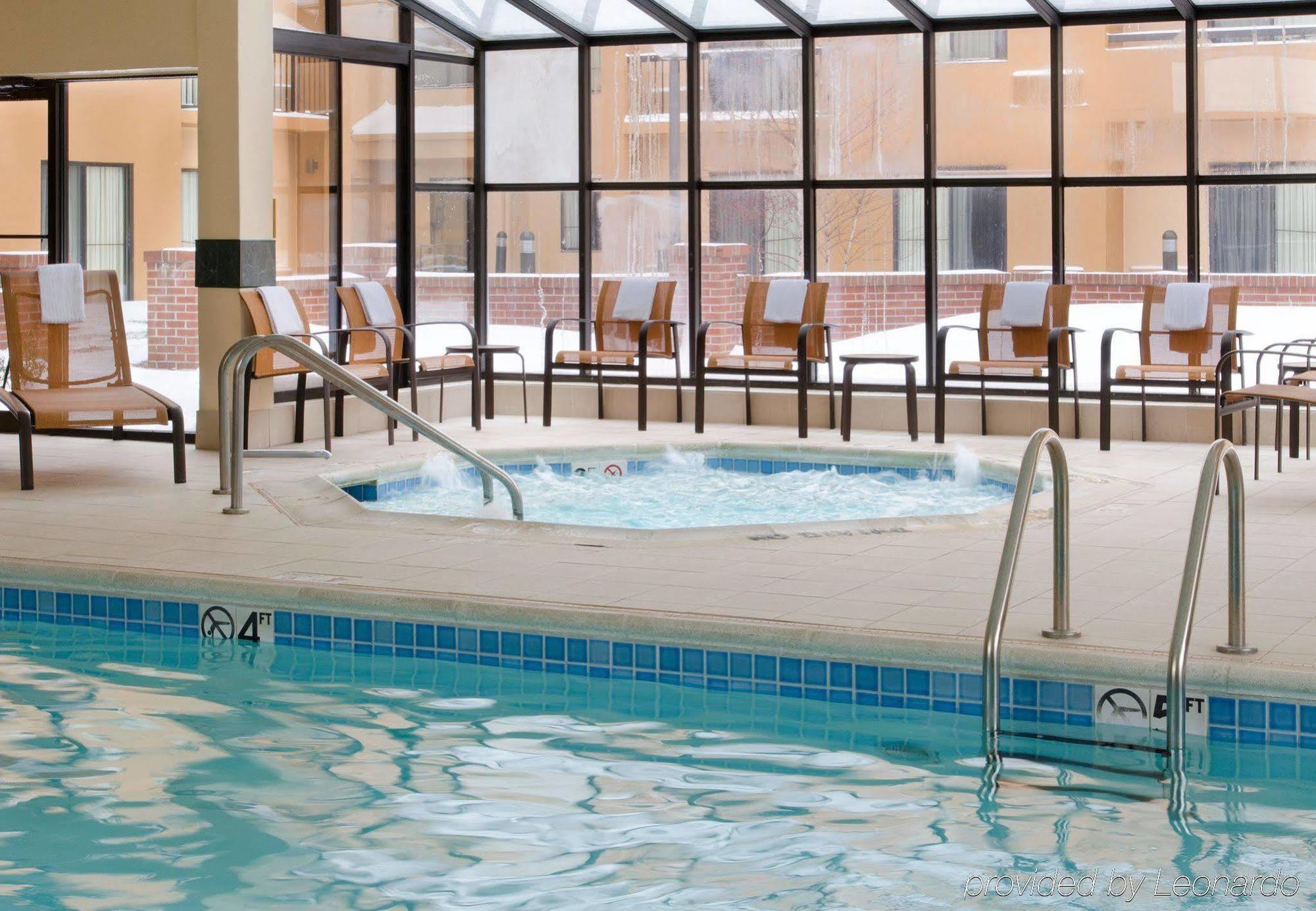 מלון Courtyard By Marriott Indianapolis Airport מראה חיצוני תמונה