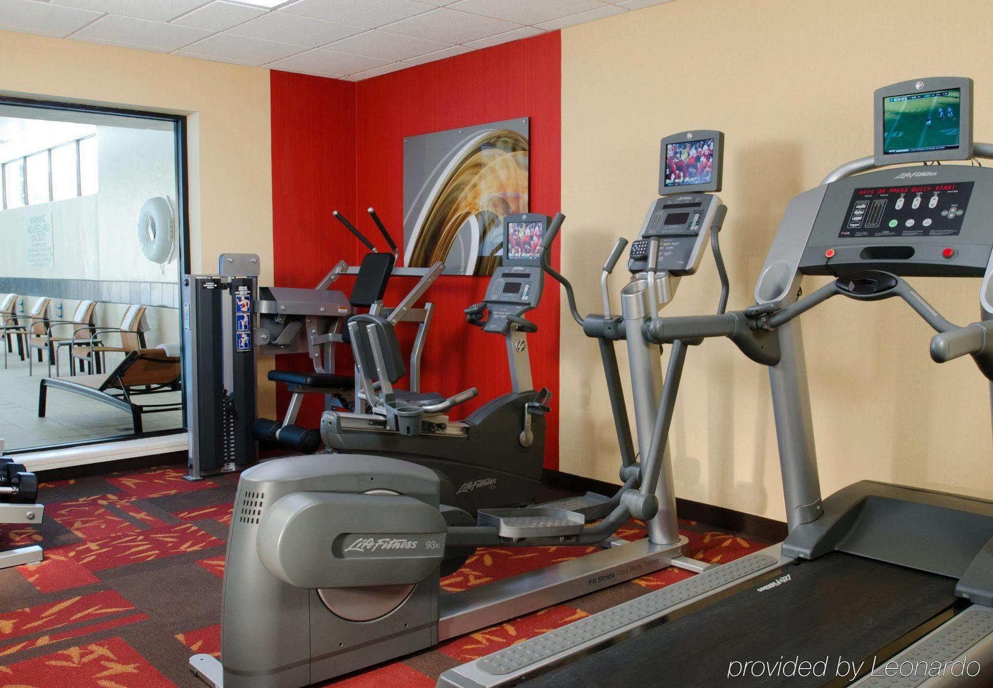 מלון Courtyard By Marriott Indianapolis Airport מראה חיצוני תמונה