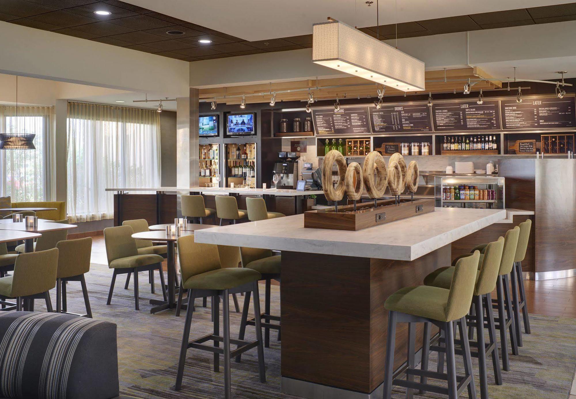 מלון Courtyard By Marriott Indianapolis Airport מראה חיצוני תמונה