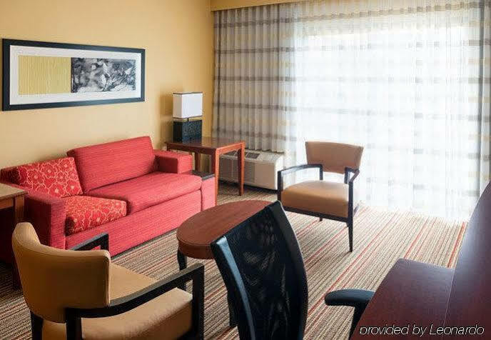 מלון Courtyard By Marriott Indianapolis Airport מראה חיצוני תמונה