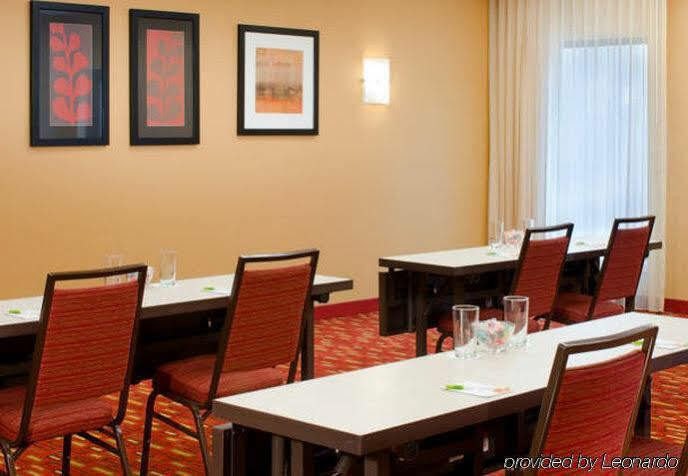 מלון Courtyard By Marriott Indianapolis Airport מראה חיצוני תמונה